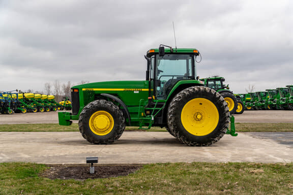 Image of John Deere 8300 equipment image 1