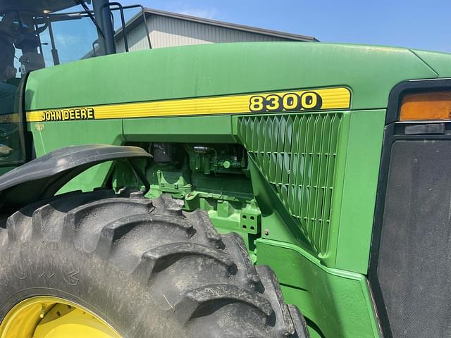 Image of John Deere 8300 equipment image 2