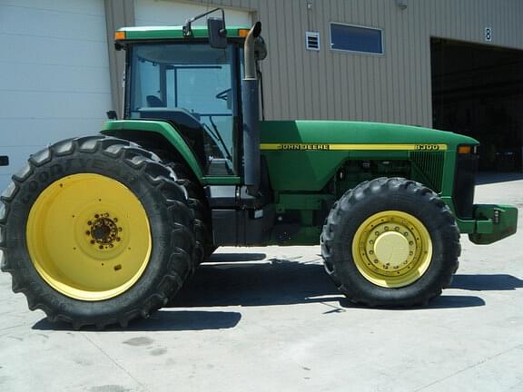 Image of John Deere 8300 equipment image 1