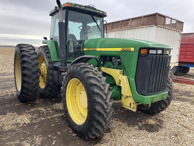 Image of John Deere 8300 equipment image 2