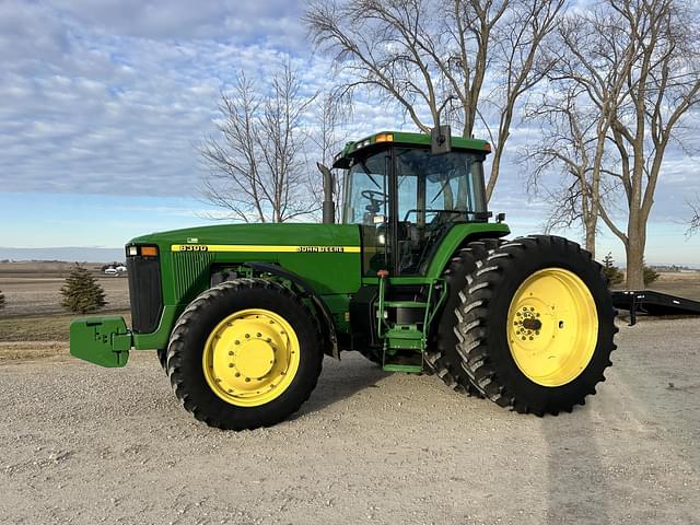 Image of John Deere 8300 equipment image 2