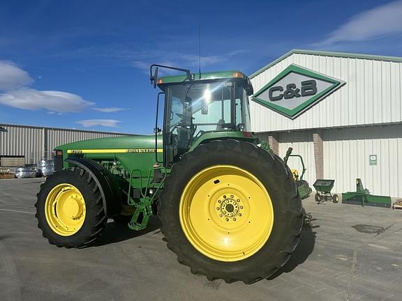 Image of John Deere 8300 equipment image 1