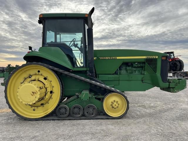 Image of John Deere 8300T equipment image 4