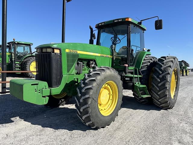 Image of John Deere 8400 equipment image 2