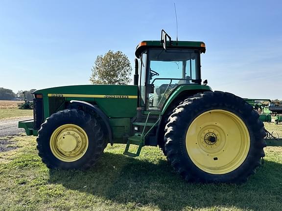 Image of John Deere 8400 equipment image 3