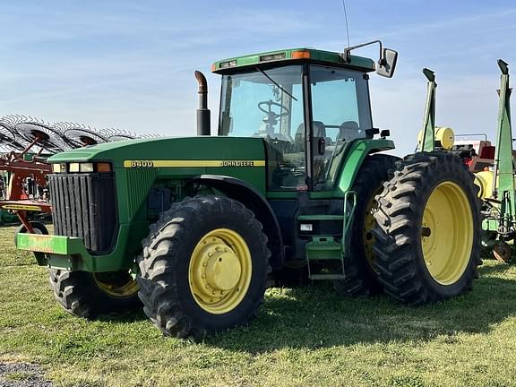 Image of John Deere 8400 equipment image 2