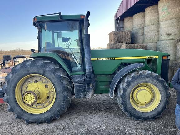 Image of John Deere 8400 equipment image 3