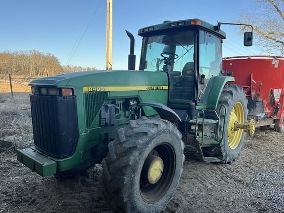 Image of John Deere 8400 equipment image 1