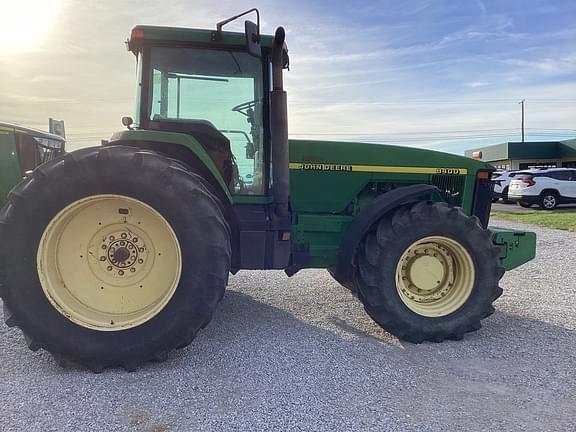 Image of John Deere 8400 equipment image 4