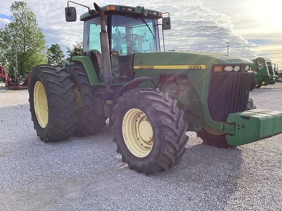 Image of John Deere 8400 equipment image 2