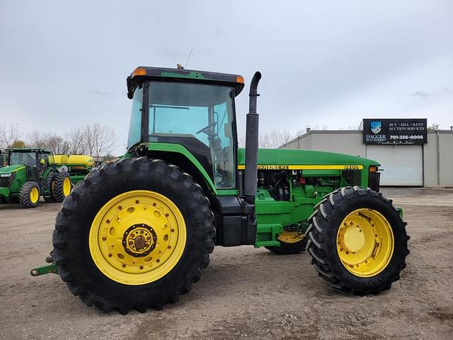 Image of John Deere 8400 equipment image 3