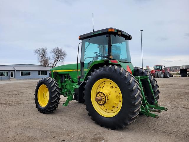 Image of John Deere 8400 equipment image 2