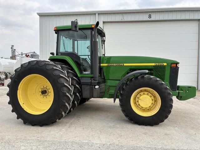 Image of John Deere 8400 equipment image 2