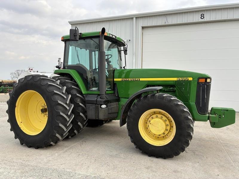 1998 John Deere 8400 Equipment Image0