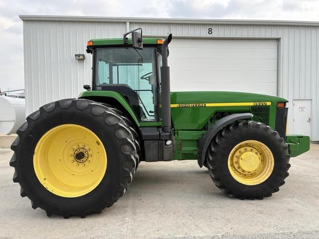 Image of John Deere 8400 equipment image 3