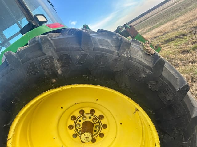 Image of John Deere 8400 equipment image 4