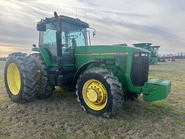 Image of John Deere 8400 equipment image 1