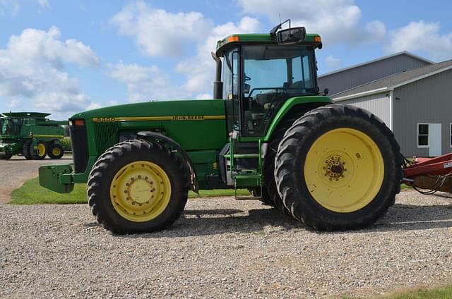 Image of John Deere 8400 equipment image 1