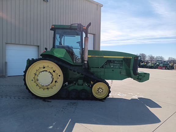 Image of John Deere 8400T equipment image 4