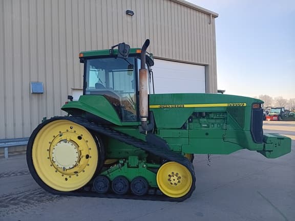 Image of John Deere 8400T equipment image 4