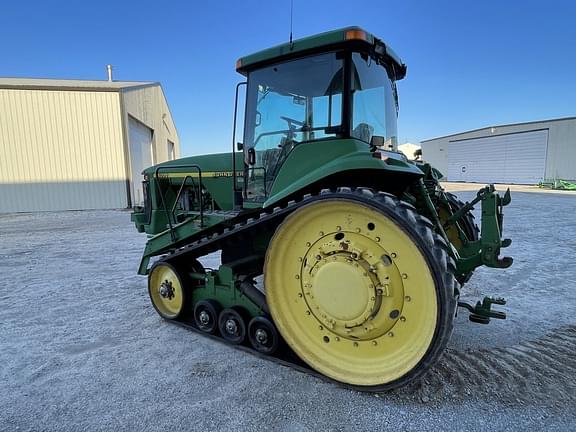 Image of John Deere 8400T equipment image 4