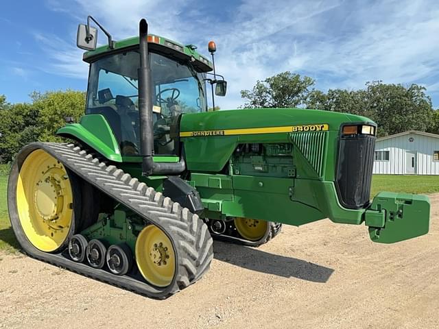 Image of John Deere 8400T equipment image 1