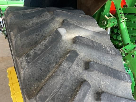 Image of John Deere 8400T equipment image 4