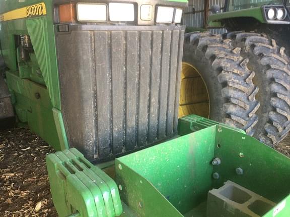 Image of John Deere 8400T equipment image 4