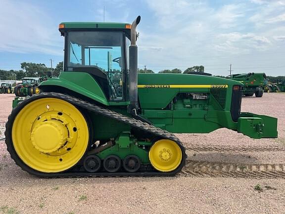 Image of John Deere 8400T equipment image 3