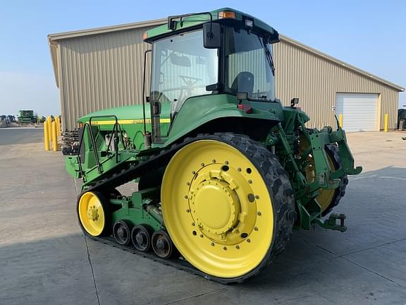 Image of John Deere 8400T equipment image 4