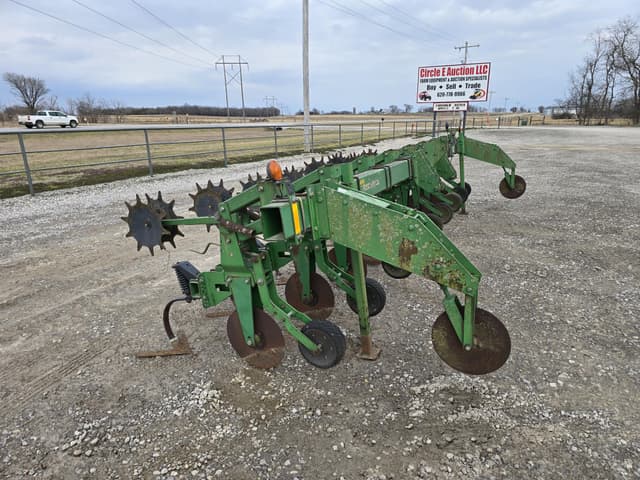 Image of John Deere 856 equipment image 4