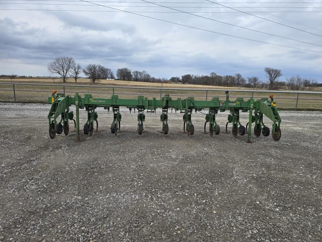 Image of John Deere 856 equipment image 2