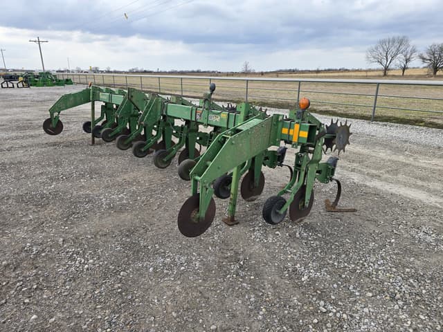 Image of John Deere 856 equipment image 1