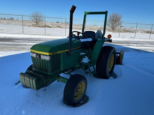 Image of John Deere 870 equipment image 3