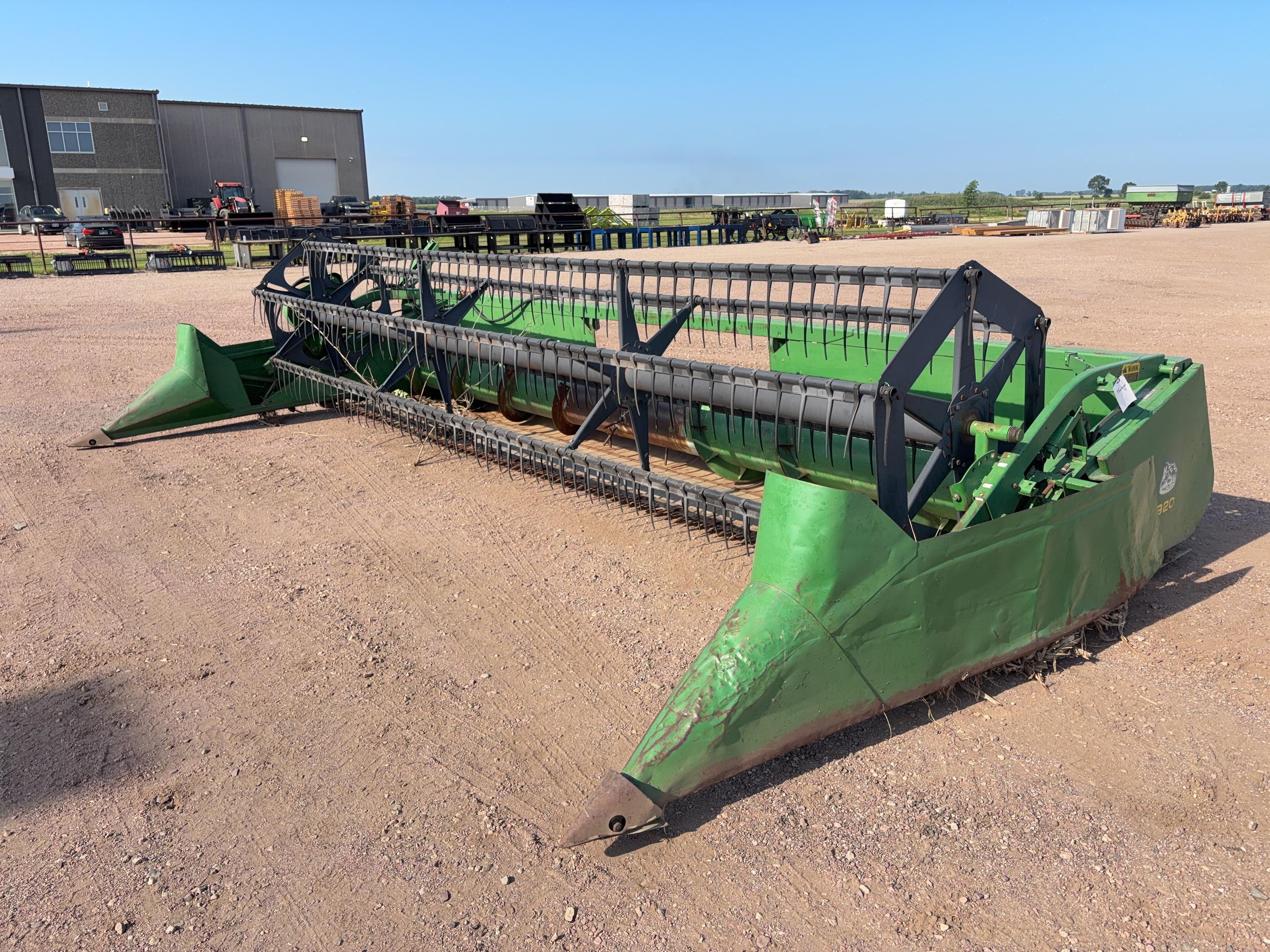 1998 John Deere 920 Equipment Image0
