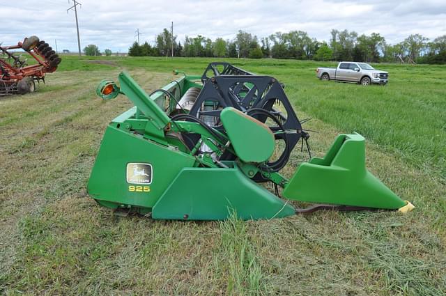 Image of John Deere 925 equipment image 1