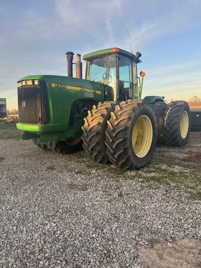Image of John Deere 9300 equipment image 1