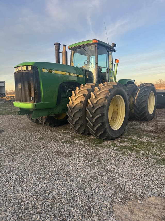 Image of John Deere 9300 equipment image 1