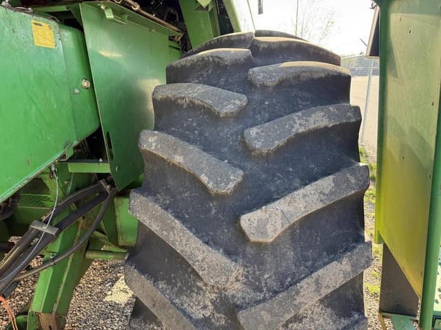 Image of John Deere 9510 equipment image 1