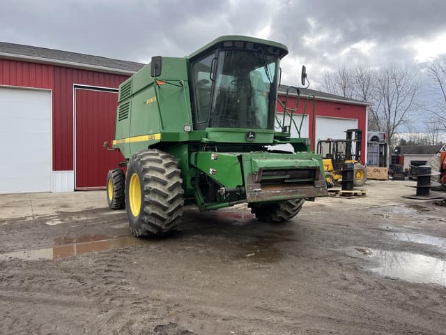 Image of John Deere 9510 equipment image 1