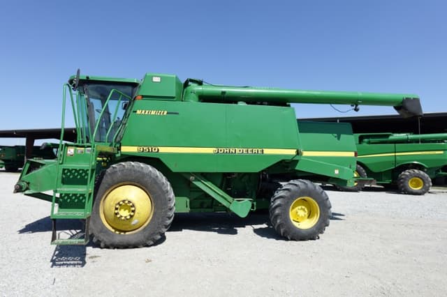 Image of John Deere 9510 equipment image 1