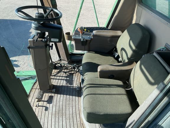 Image of John Deere 9610 equipment image 4