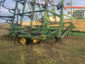 1998 John Deere 980 Image