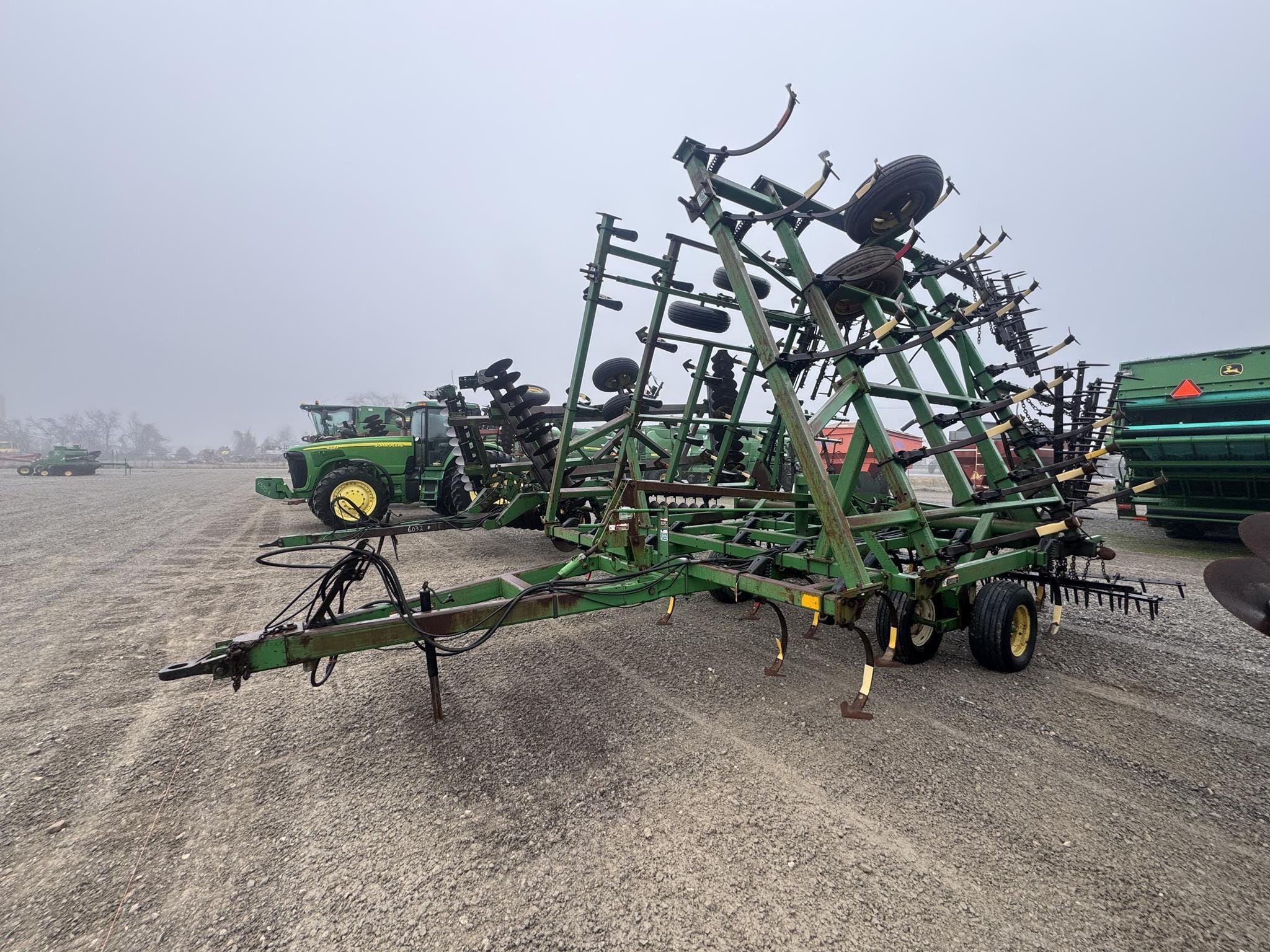 1998 John Deere 980 Equipment Image0