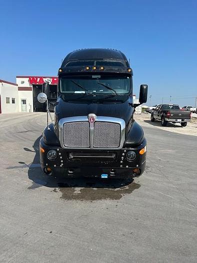 Image of Kenworth T2000 equipment image 1