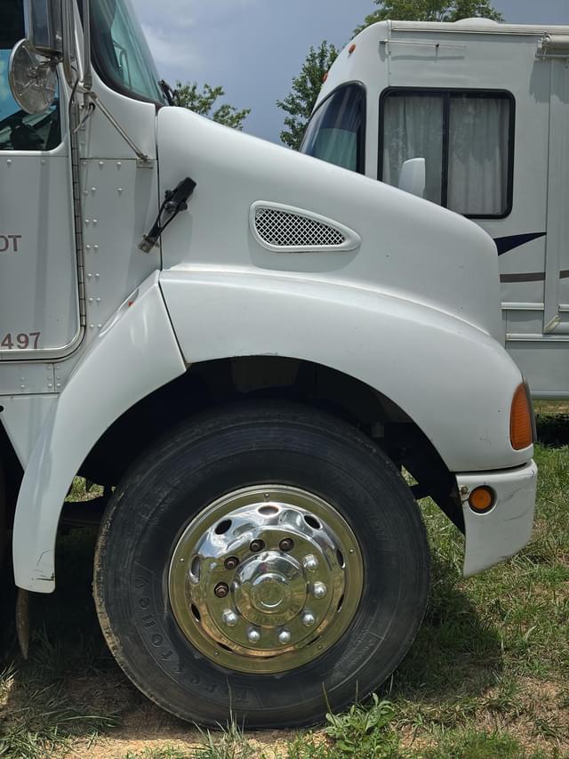 Image of Kenworth T300 equipment image 4