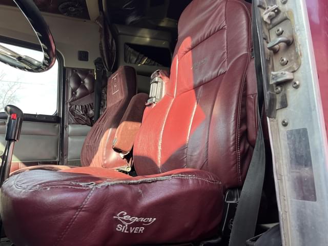 Image of Kenworth T600 equipment image 3