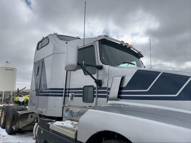 Image of Kenworth T600 equipment image 2