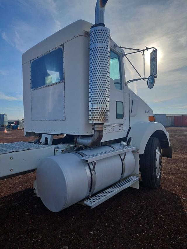 Image of Kenworth T800 equipment image 4