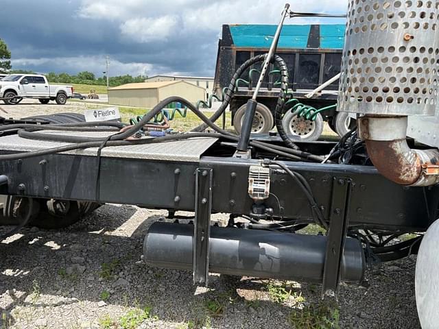 Image of Kenworth T800 equipment image 4